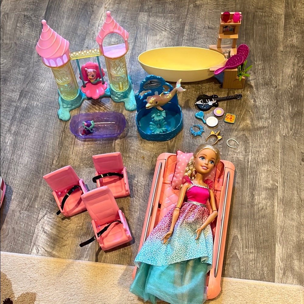 Barbie doll toy lot bathroom bathtub Sea World car seats van seats doll bed